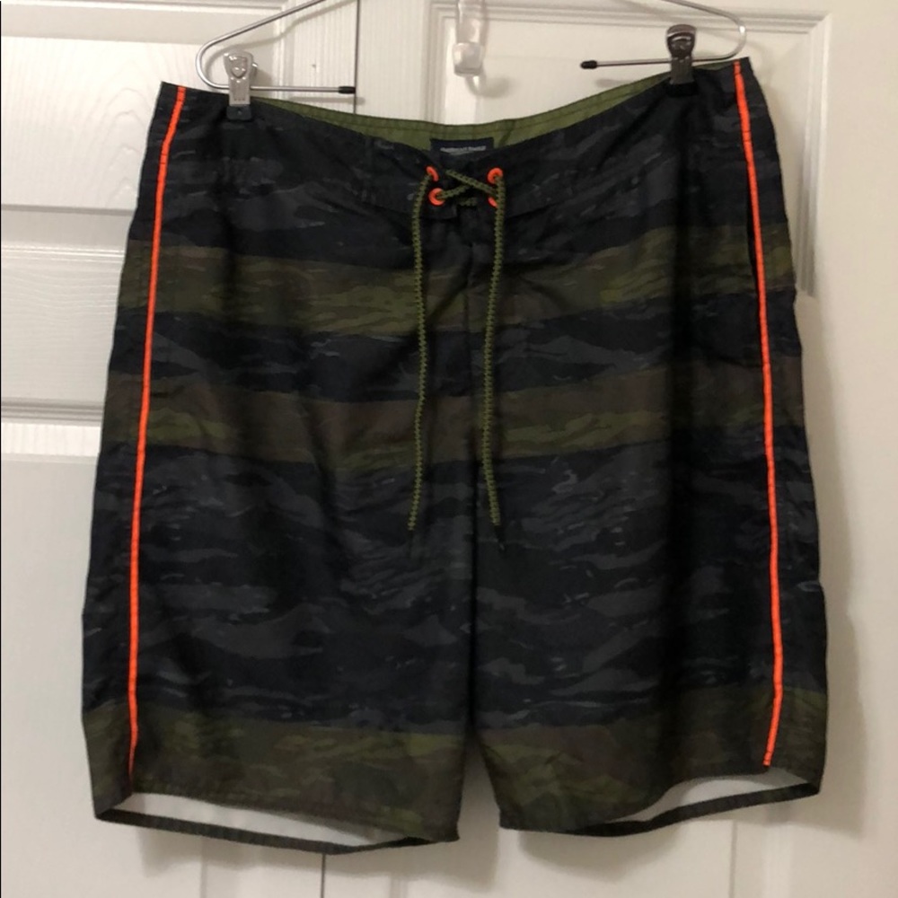 American Eagle Men’s Camo Swim Shorts Large